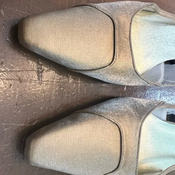 Stuart Weitzman Gold Pointed Square Toe Kitten Slingbacks size 7 - Picture 2 of 7